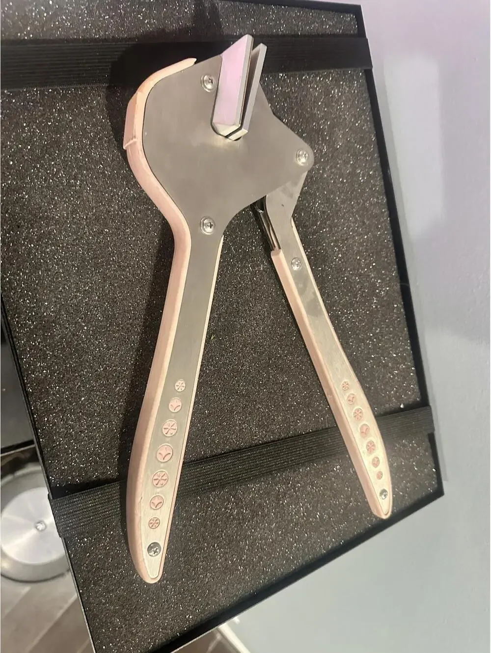 QUICK KUTZ SQUEEZE  PINK DIE CUTTING EMBOSSING PRESS HAND TOOL
